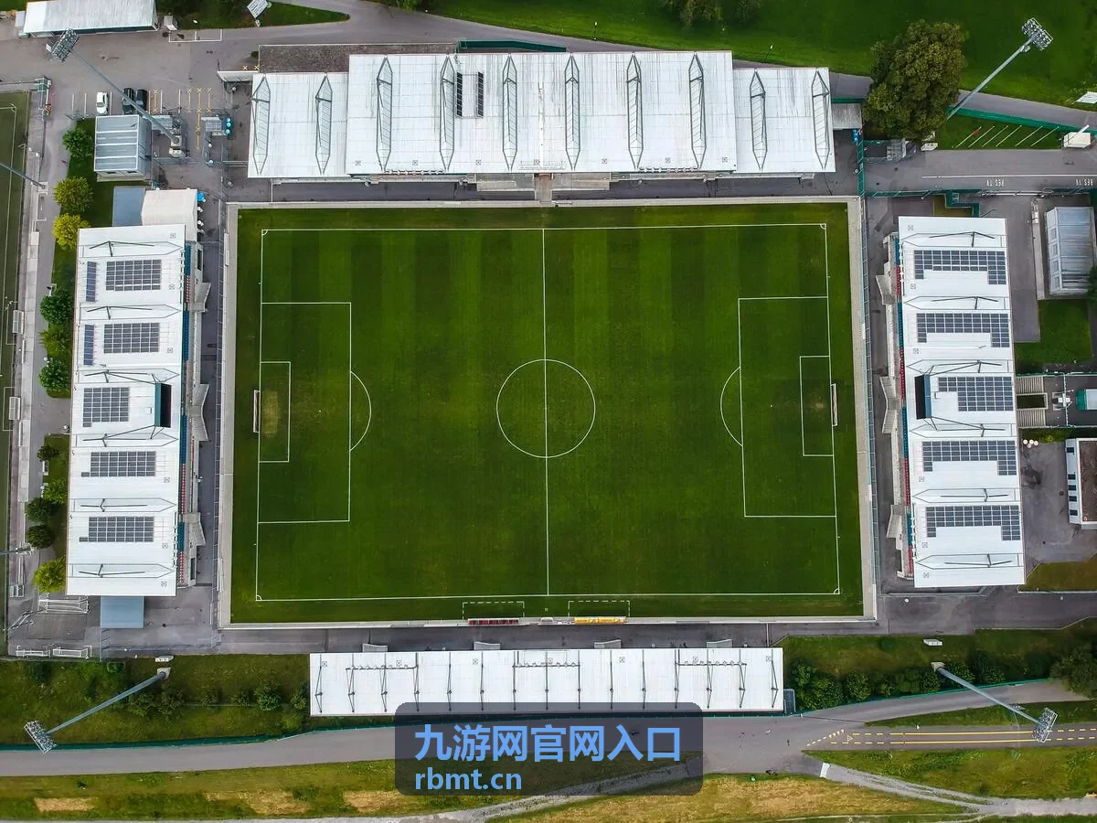 九游网官网入口青训对谈嘉宾郑砚的形象照